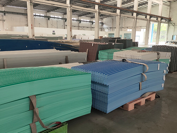 Fedezze fel az előny&ouml;ket: Pr&eacute;mium PVC tetőfedő lemezek akci&oacute;san